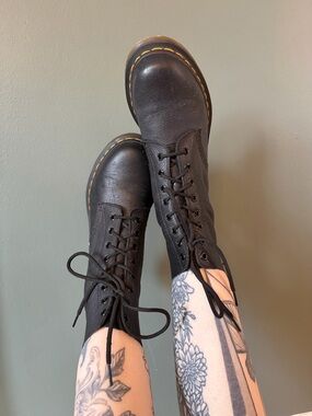 Dr Martens Pascal lace up combat boot size 8 in black